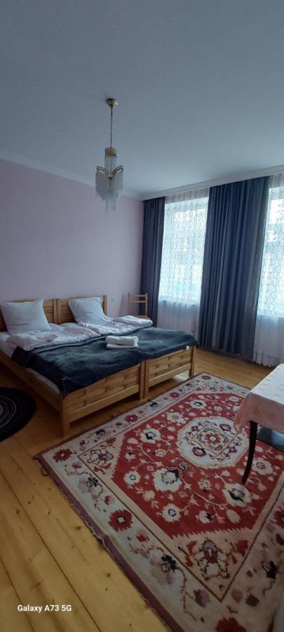 Guest House Lela Rezo คัซเบกี ภายนอก รูปภาพ