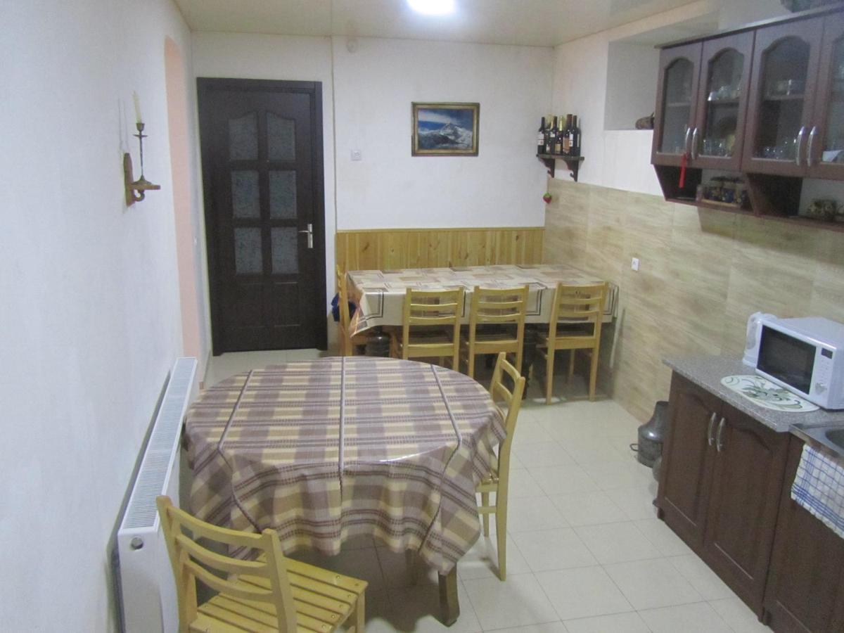 Guest House Lela Rezo คัซเบกี ภายนอก รูปภาพ